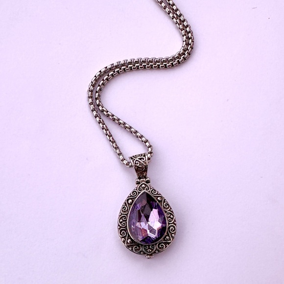 Locket necklace poison ring stash necklace opens up hidden compartment pendant - Picture 4 of 4